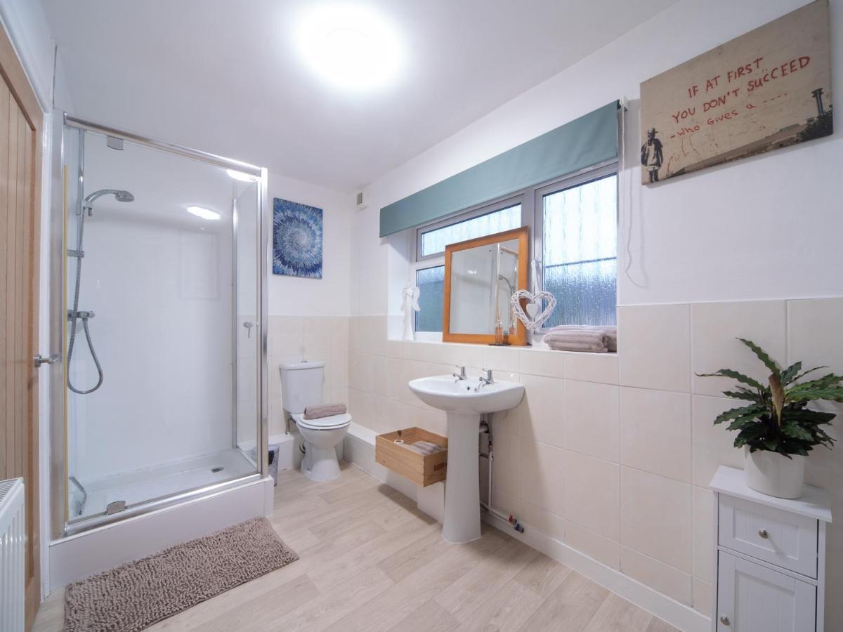 Апартаменты Castle View - Flat In Mumbles - Free Parking Oystermouth Экстерьер фото